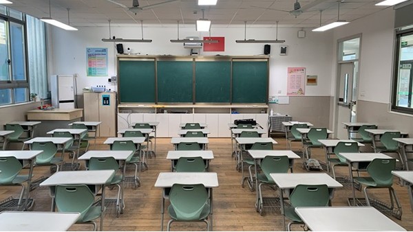 對教室照明進行<i style='color:red'>改造后</i>，華輝教育照明打造了怎樣的照明環境？
